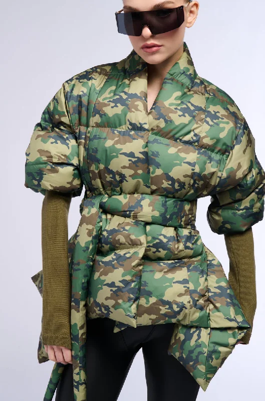 CAMO LONG RIB SLEEVE PEPLUM PUFFER COAT