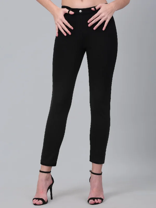 Women's Black Solid Jegging Pant